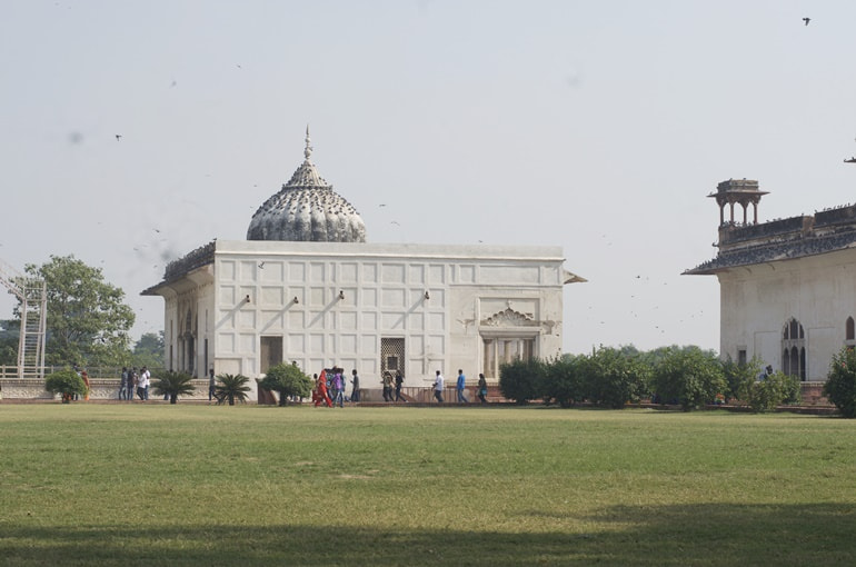 मोती मस्जिद दिल्ली संरचना