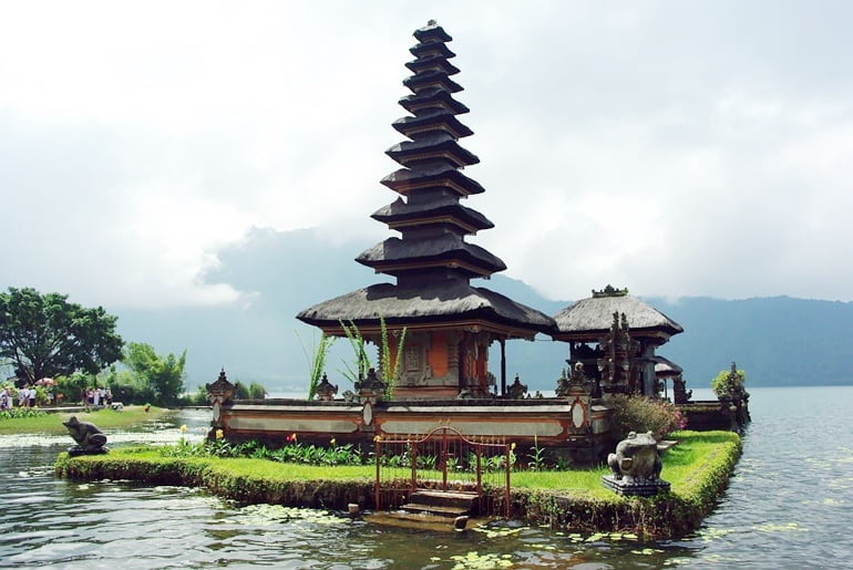 इंडोनेशिया के प्रसिद्ध पर्यटन स्थल बाली पर्यटन 
