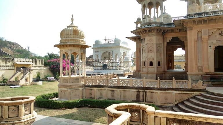 महारानियां की छत्रियां जयपुर घूमने जाने का सबसे अच्छा समय