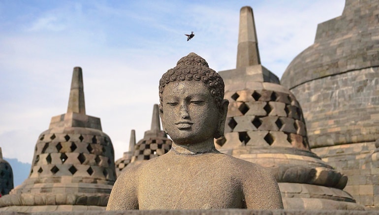 इंडोनेशिया का प्रसिद्ध मंदिर बोरोबुदुर मंदिर 