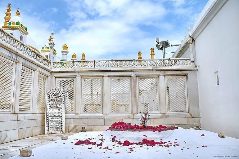 औरंगाबाद का फेमस टूरिस्ट प्लेस औरंगजेब का मकबरा - Aurangabad Ka Famous Tourist Place Tomb Of Aurangzeb In Hindi