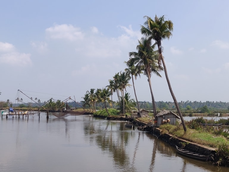कोच्चि का लिकप्रिय पर्यटन स्थल वीरनपुझा झील और बैकवाटर - Kochi Ka Popular Paryatan Sthal Veeranpuzha Lake And Backwaters In Hindi