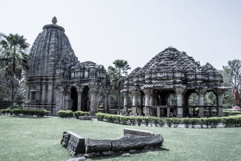 बाड़ौली मंदिर के दर्शन की जानकारी - Baroli Temples In Hindi