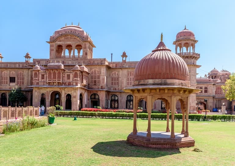 लालगढ़ पैलेस घूमने की जानकारी - Lalgarh Palace In Hindi