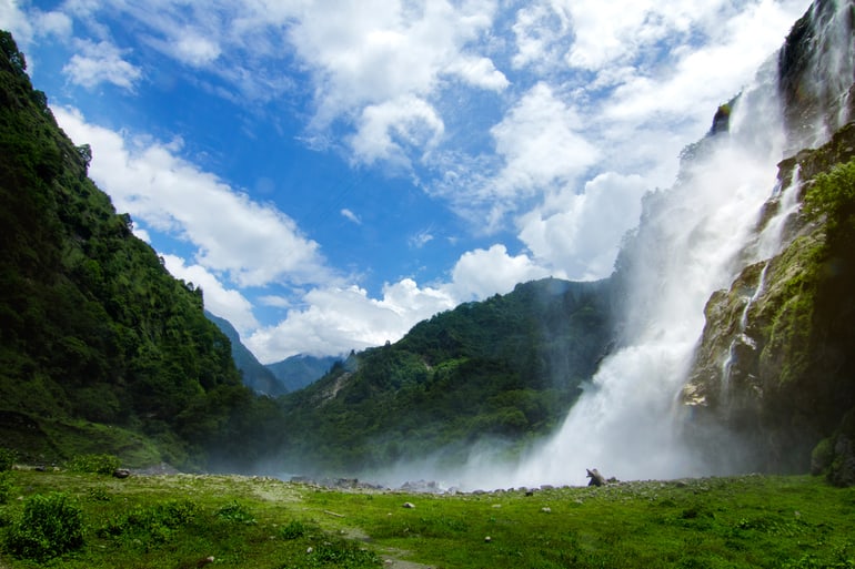 तवांग का दर्शनीय स्थल नूरानांग जलप्रपात - Tawang Ka Darshaniya Sthal Nuranang Falls In Hindi