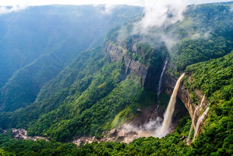 चेरापूंजी का प्रमुख पर्यटन स्थल नोहकलिकाई वॉटरफॉल्स - Cherrapunji Ka Pramukh Paryatan Sthal Nohkalikai Waterfalls In Hindi