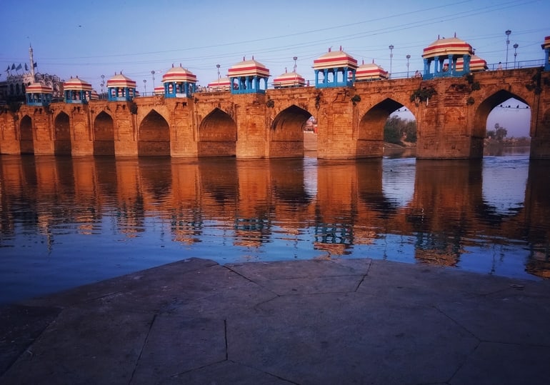 जौनपुर जिले के आकर्षक स्थल शाही पुल - Jaunpur Ka Aakarshan Sthal Shahi Bridge In Hindi