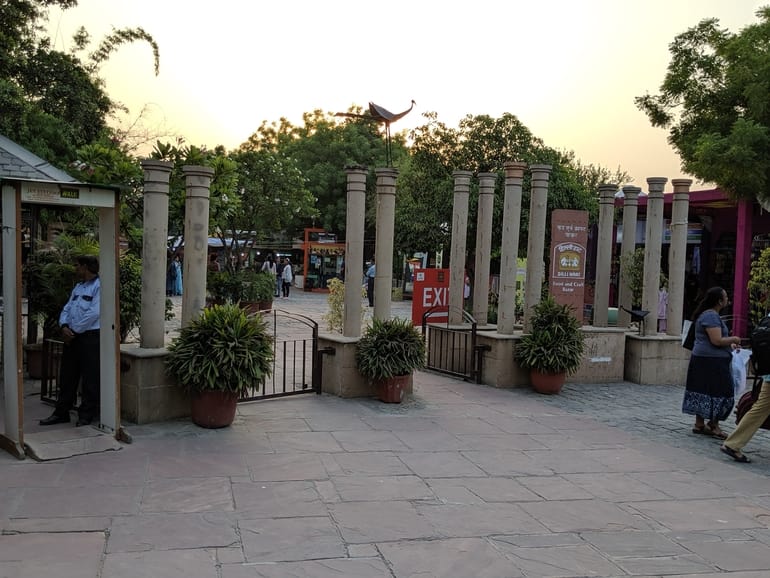 दिल्ली हाट के खुलने और बंद होने का समय – Best Time To Visit Dilli Haat Janakpuri In Hindi