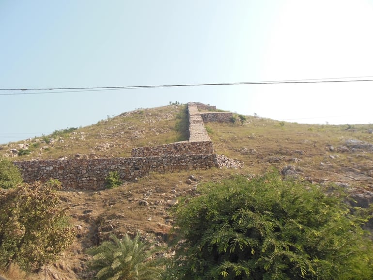 राजगीर पर्यटन में प्राचीन जगह साइक्लोपियन दीवार - Rajgir Paryatan Me Prachin Jagah Cyclopean Wall In Hindi