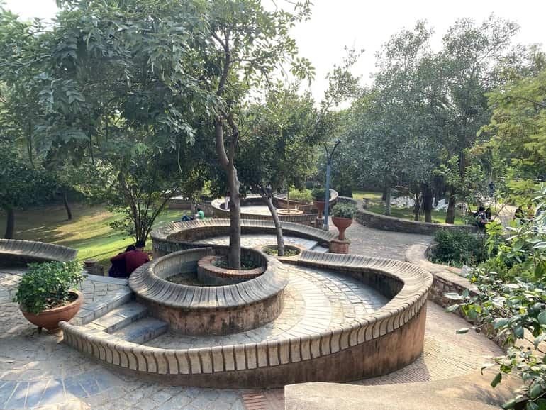 गार्डन ऑफ फाइव सेंसेज की वास्तुकला - Architecture Of Garden Of Five Senses In Hindi