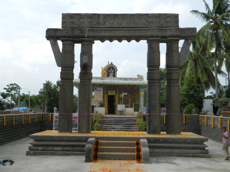वारंगल का पर्यटन स्थल इनावोलु मल्लन्ना मंदिर - Warangal Ka Paryatan Sthal Inavolu Mallanna Temple In Hindi
