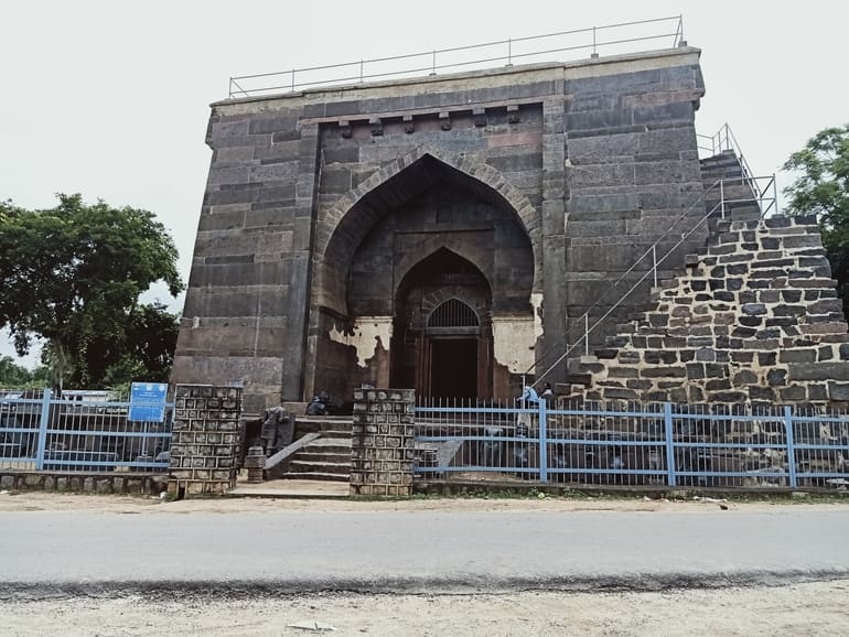वारंगल में घूमने के लिए ऐतिहासिक स्थल वारंगल किला - Warangal Me Ghumne Ke Liye Aetihasik Sthal Warangal Fort In Hindi