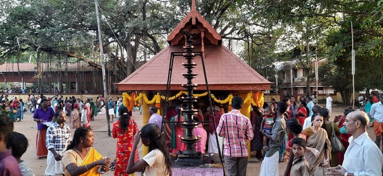 कोडुंगल्लूर भगवती मंदिर केरल - Kodungallur Bhagavathy temple Kerala In Hindi