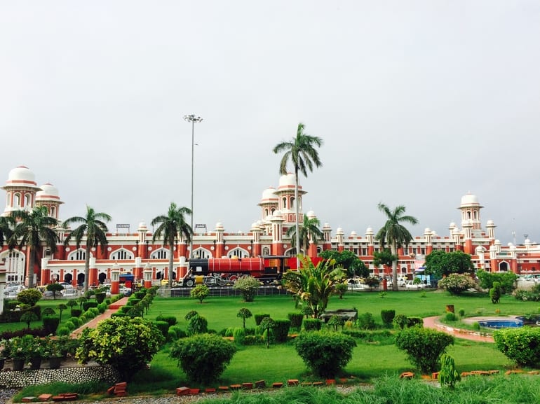 चार बाग रेलवे स्टेशन लखनऊ - Char Bagh Railway Station Lucknow In Hindi