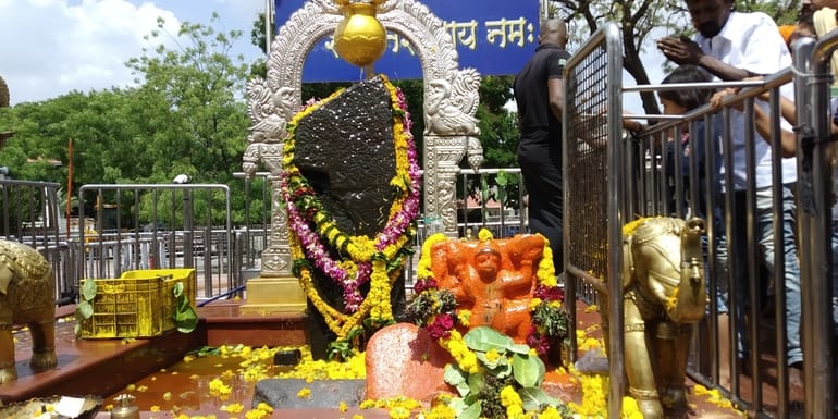 शनि शिंगनापुर मंदिर 