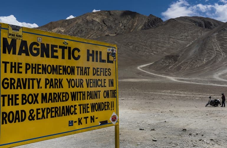 मैग्नेटिक हिल लद्दाख - Magnetic Hill In Ladakh In Hindi