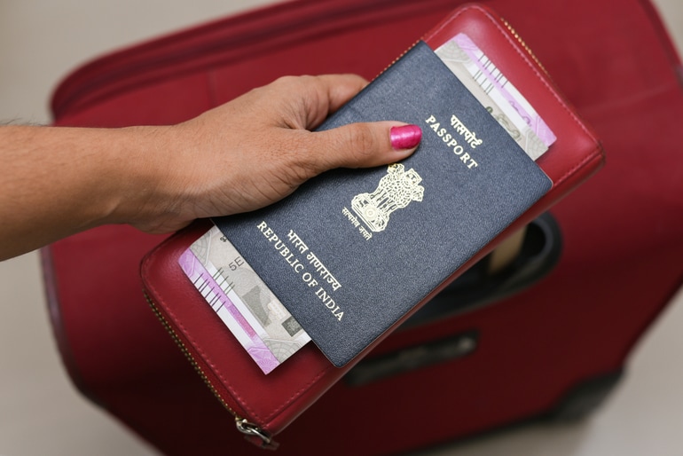 पासपोर्ट और वीजा – Passport And Visa In Hindi