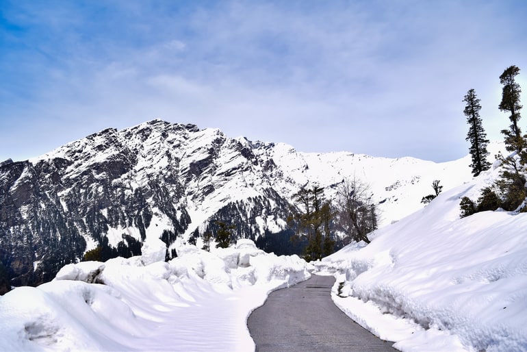 बर्फ से ढकी पहाड़ी की सड़कों पर ड्राइविंग – Driving On Snow Covered Mountain Roads In HIndi