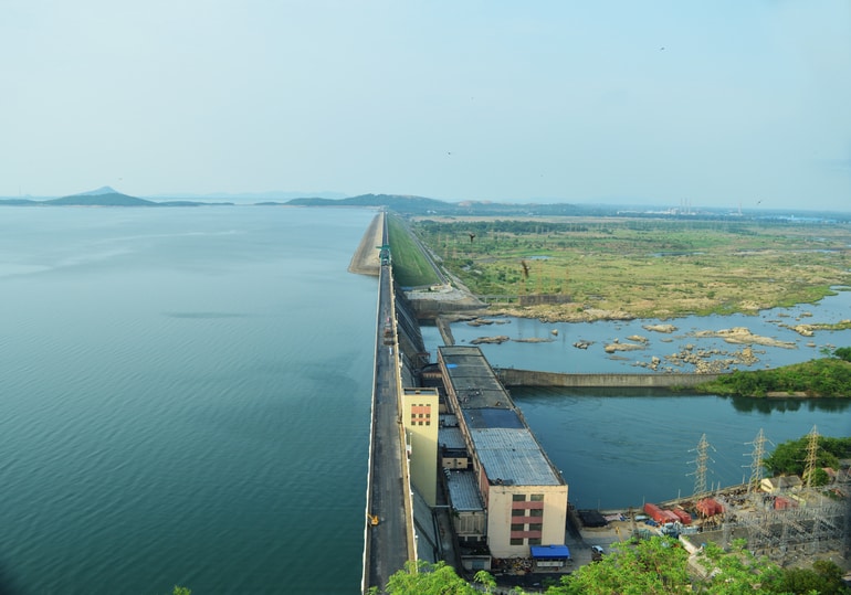 हीराकुंड बांध का इतिहास और घूमने की पूरी जानकारी - History and Complete information about Hirakud Dam in Hindi