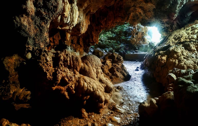 मावसई गुफाएँ चेरापूंजी - Mawsmai Cave Cherrapunji In Hindi