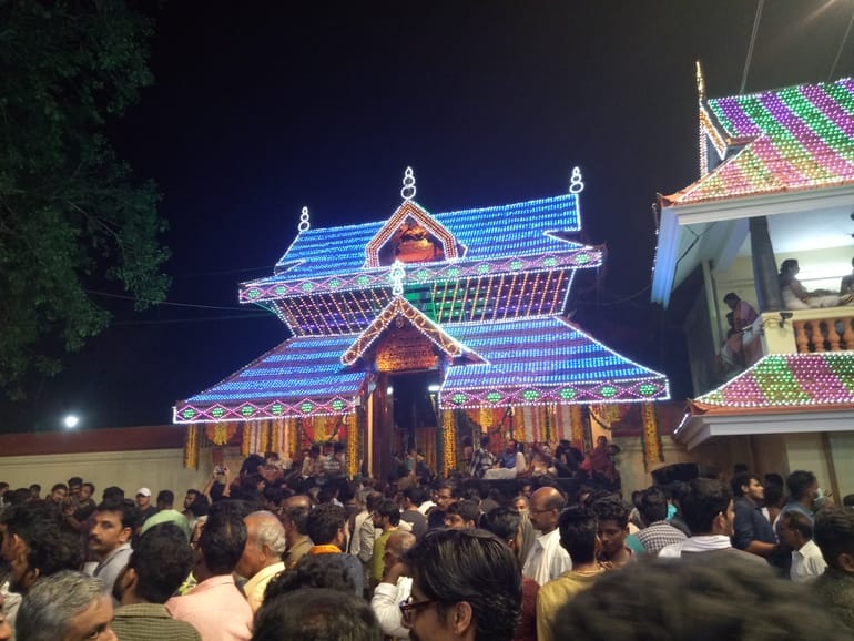 अराटुपुझा मंदिर - Arattupuzha Temple in Hindi