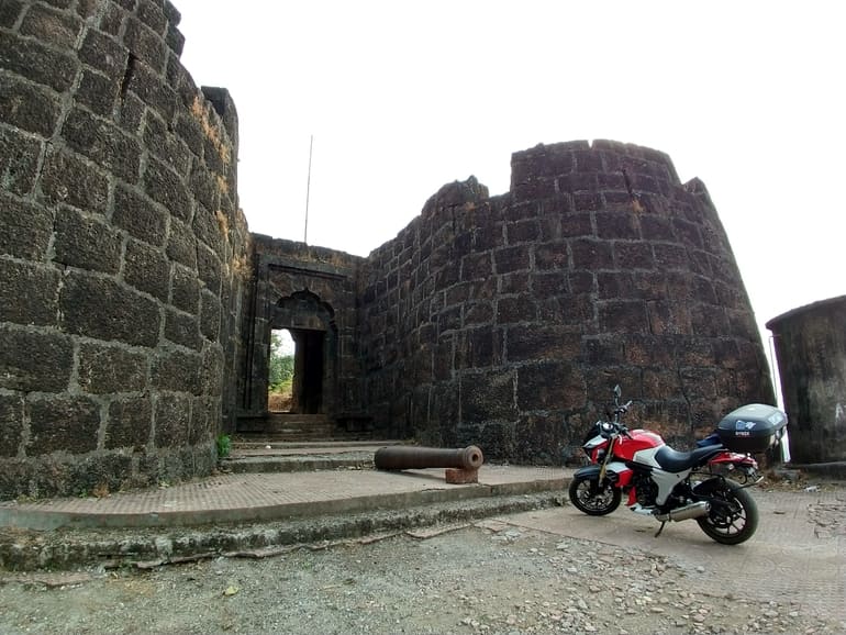 बैंकोट किला - Bankot Fort in Hindi