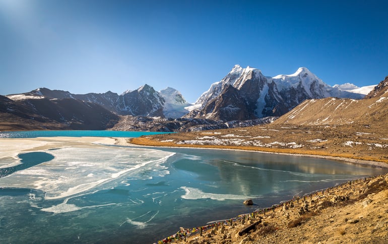 सिक्किम की ताज गुरुडोंगमार झील घूमने की पूरी जानकारी - Gurudongmar Lake Information in Hindi
