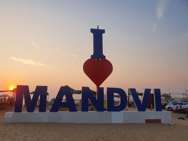 मांडवी बीच – Mandvi Beach In Hindi