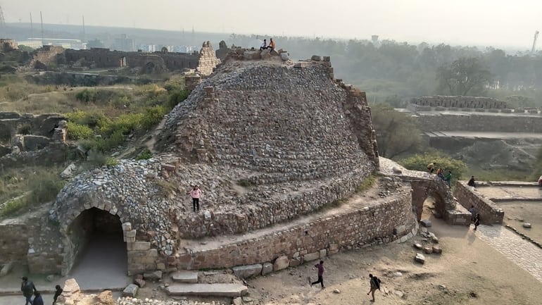 तुगलकाबाद किले घूमने जाने का सबसे अच्छा समय – Best Time to Visit Tughlakabad Fort in Hindi