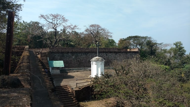  मोरमुगाओ फोर्ट  - Mormugao fort In Hindi