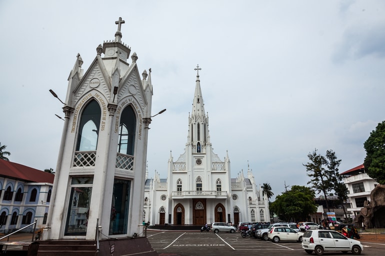 डोलोरस बेसिलिका चर्च - Dolores Basilica Church in Hindi