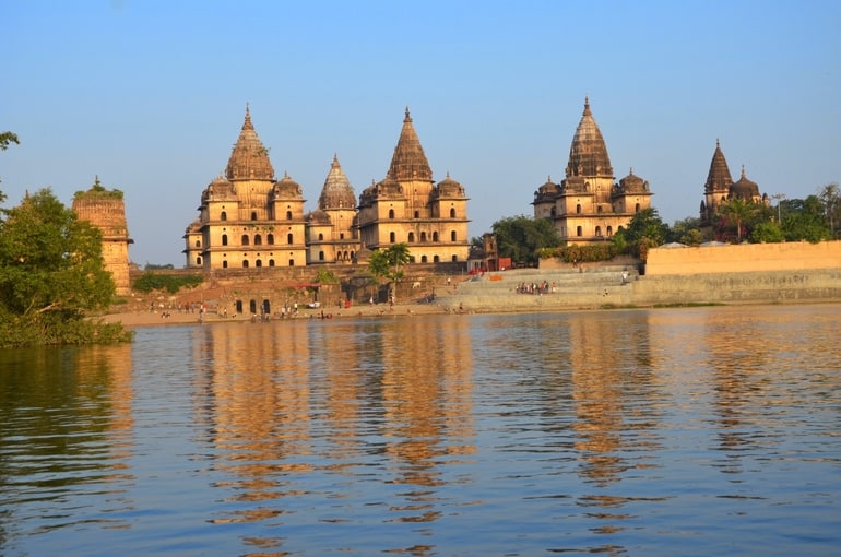 ओरछा के प्रमुख पर्यटन स्थल और यात्रा से जुड़ी पूरी जानकारी  – Famous Tourist places of Orchha in Hindi