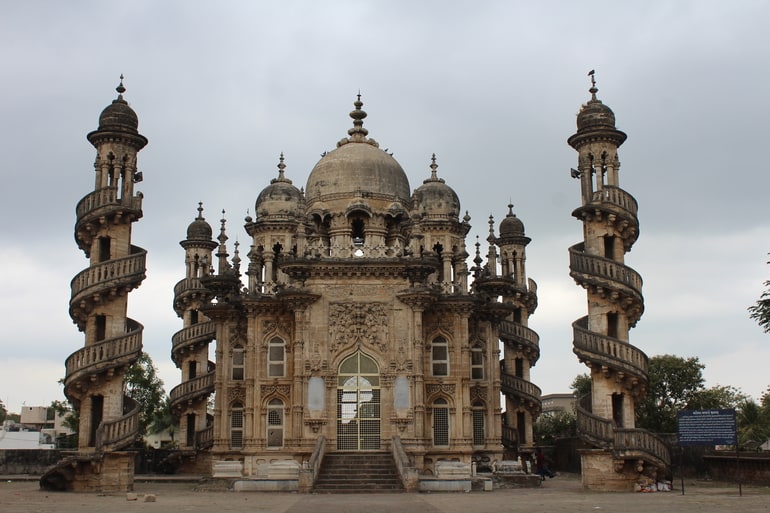 महबत मकबरा जूनागढ़ - Mohabbat Maqbara, Junagadh in Hindi