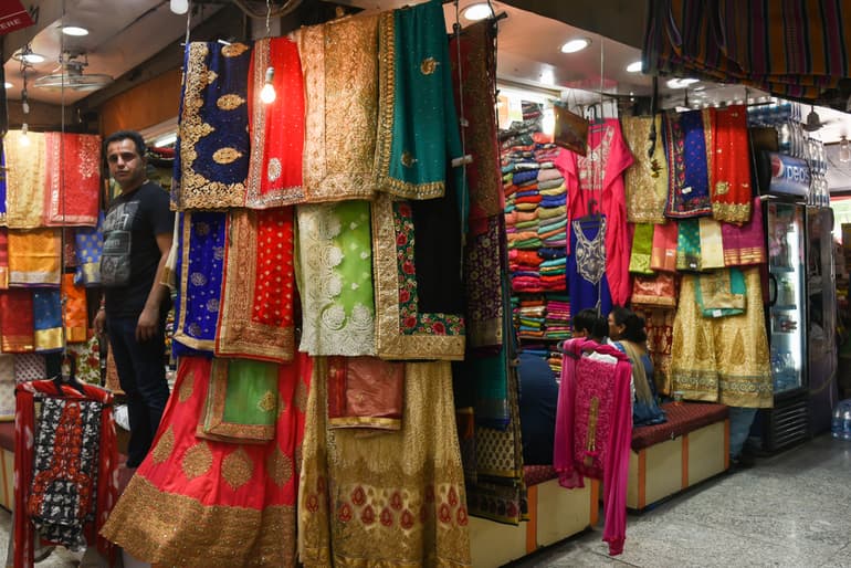 महेश्वर में शोपिंग -  Shopping in Maheshwar in Hindi