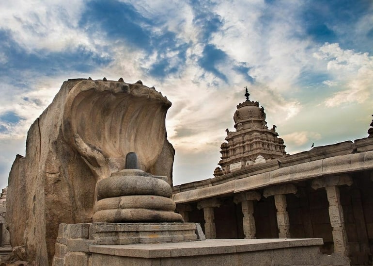 लेपाक्षी मंदिर का रहस्य और यात्रा से जुड़ी जानकारी – Lepakshi Temple Andra Pradesh in Hindi