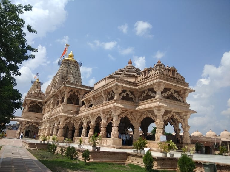सांवलिया सेठ मंदिर घूमने जाने का सबसे अच्छा समय – Best time to visit Sanwaliya Seth Temple in Hindi