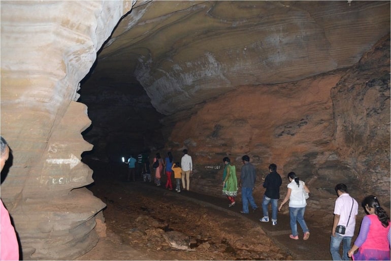 कोटमसर गुफा में पर्यटकों के लिए किये गये निर्माण – Construction done for tourists in Kotamsar cave  in Hindi 