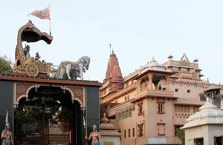 कृष्ण जन्म भूमि मंदिर के दर्शन और यात्रा से जुड़ी पूरी जानकारी – Shri Krishna Janmasthan Temple in Hindi
