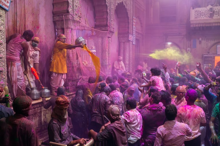 होली मनाने के लिए भारत की सबसे अच्छी जगहें - Best Places to Celebrate Holi in India in 2021 in Hindi