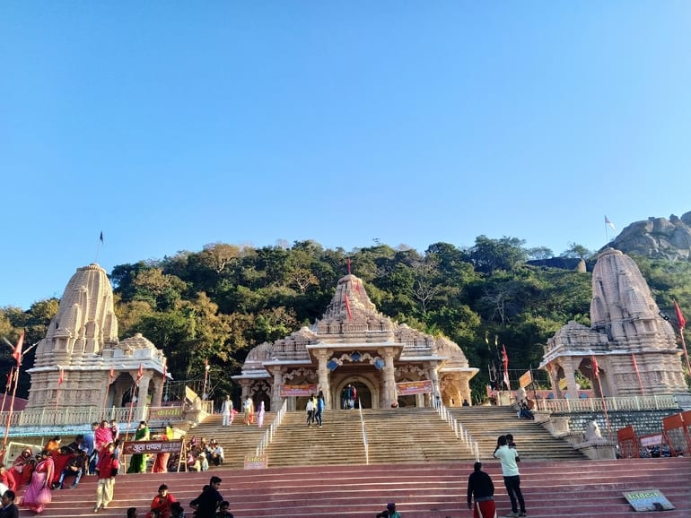 मां बम्लेश्वरी देवी मंदिर के दर्शन की पूरी जानकारी - Maa Bamleshwari Devi Temple Dongargarh in Hindi