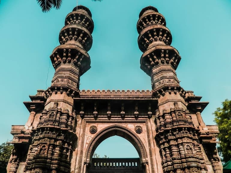 झूलता मीनार की वास्तुकला – Architecture of Jhulta Minar in Hindi