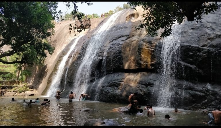 थोम्मनकुथु जलप्रपात - Thommankuthu Waterfalls in Hindi