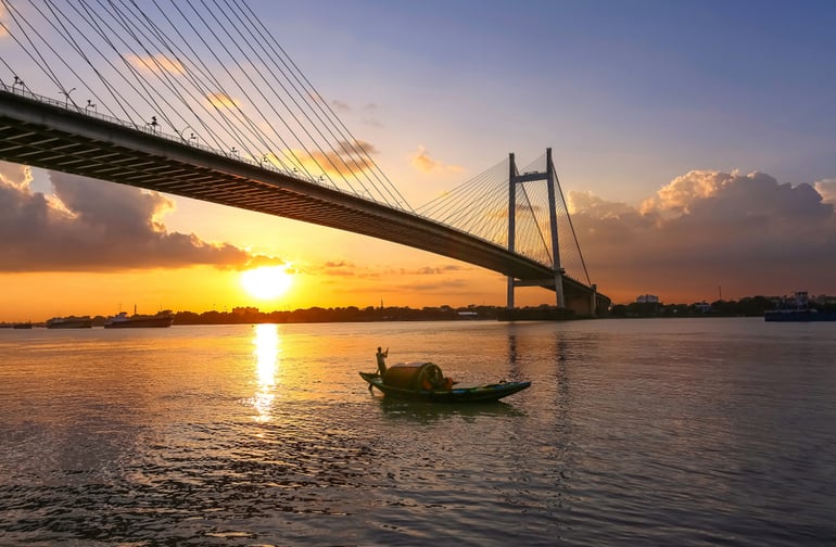 हावड़ा ब्रिज कोलकाता (705 मीटर) – Howrah Bridge Kolkata In Hindi
