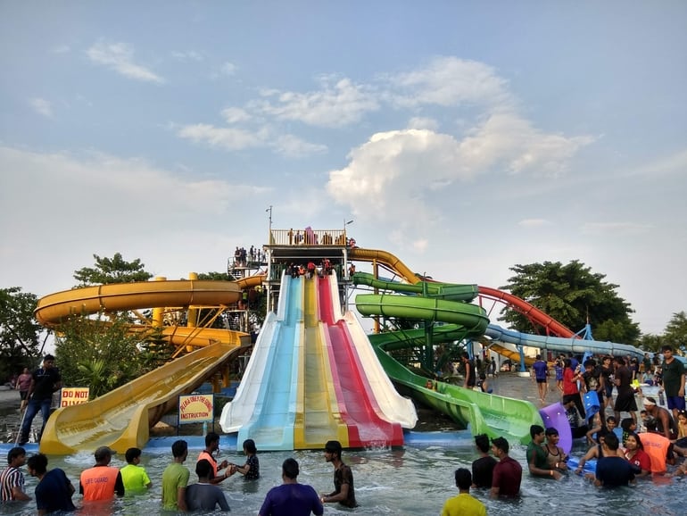 स्प्लैश वाटर पार्क – Splash Water Park in Hindi