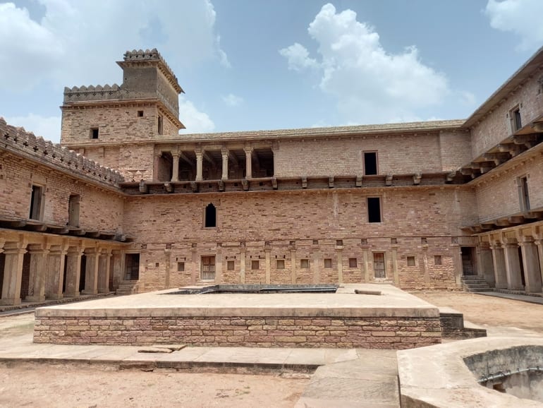 आर्किटेक्चर ऑफ़ चंदेरी फोर्ट – Architecture of Chanderi Fort in Hindi
