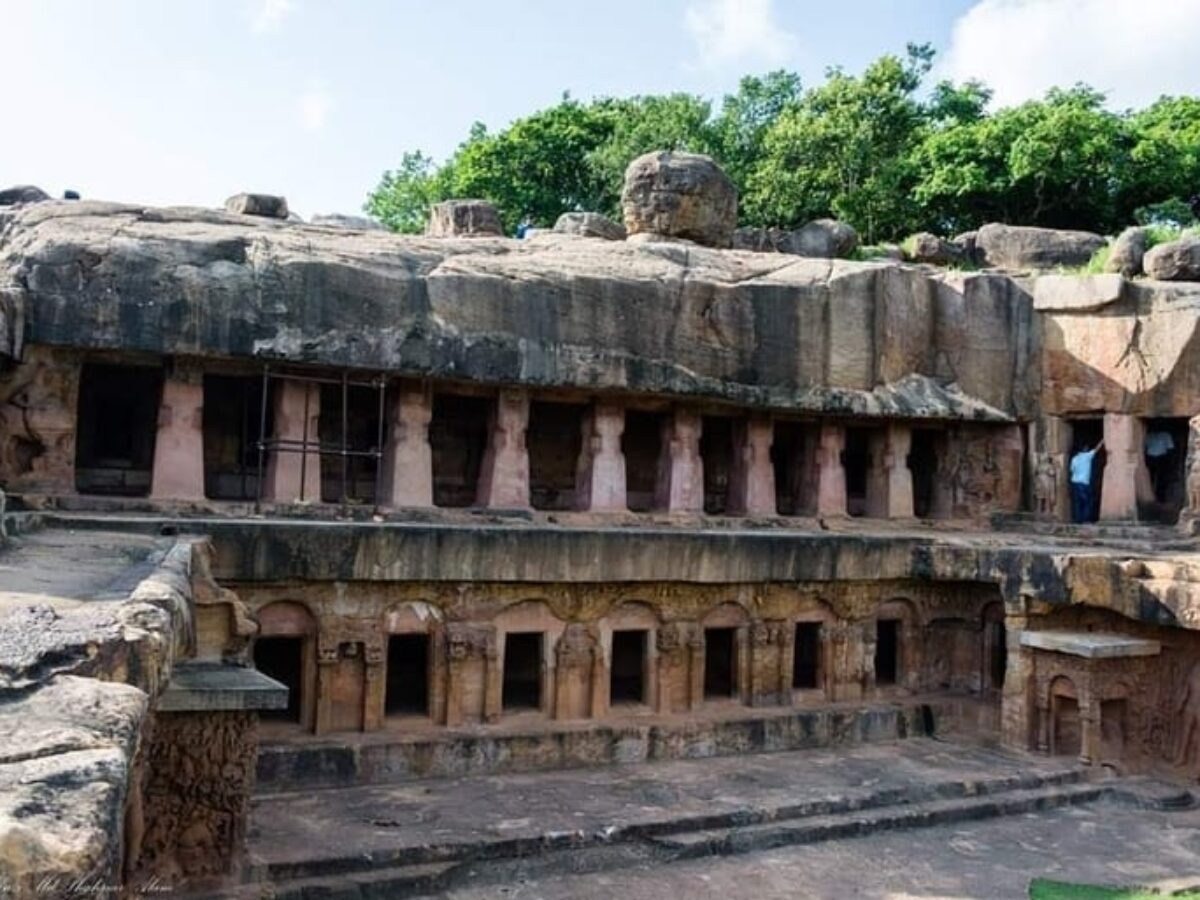उदयगिरि गुफाएँ का इतिहास और यात्रा से जुड़ी जानकारी – Complete information  about Udayagiri Caves in Hindi - Holidayrider.Com