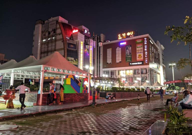 गौर सेंट्रल मॉल, गाजियाबाद  - Gaur Central Mall, Ghaziabad in Hindi